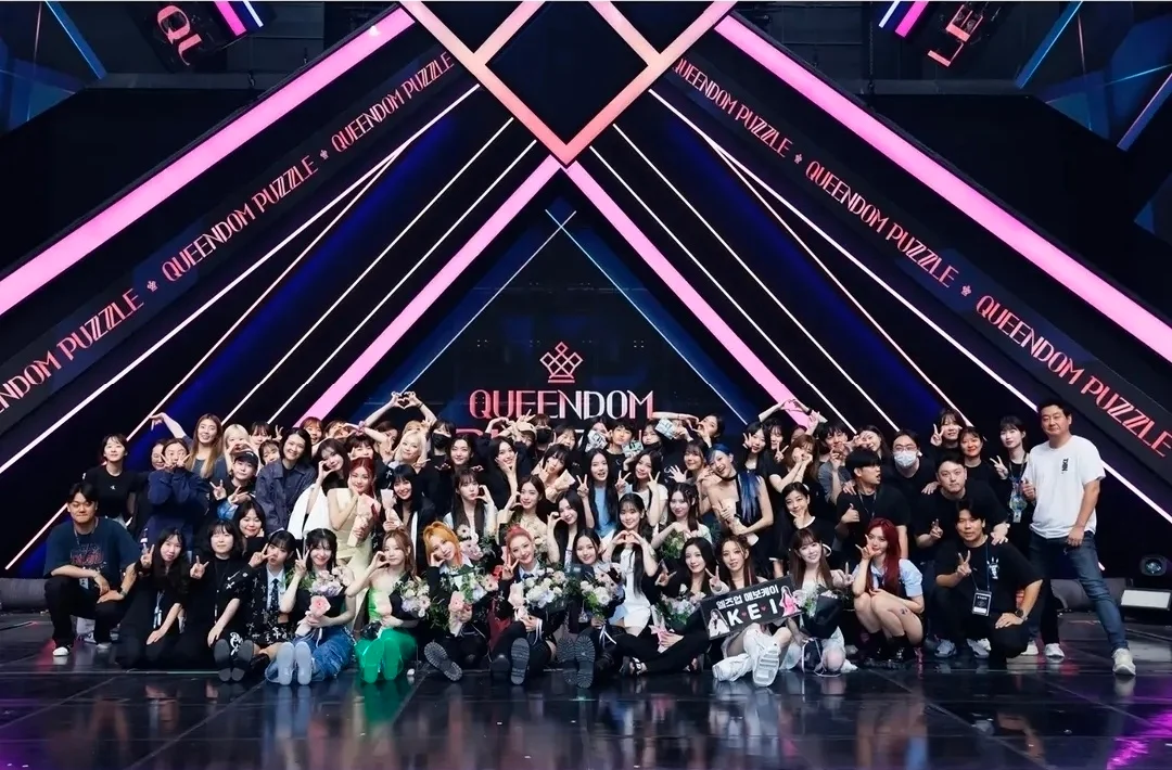 A group photograph on the Queendom Puzzle stage
